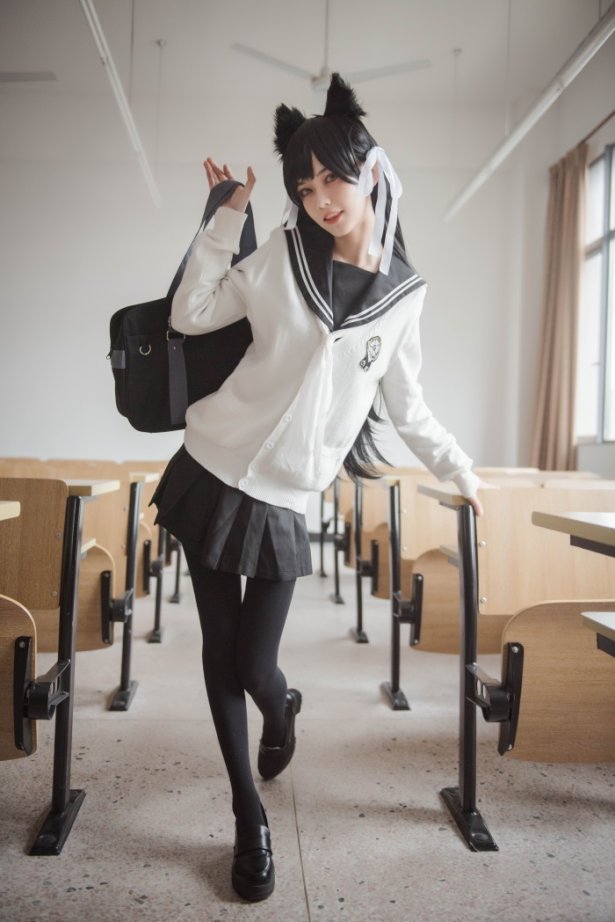 微博红人-动漫博主@你的负卿 爱宕黑丝兽耳制服 [11P/94.7MB]