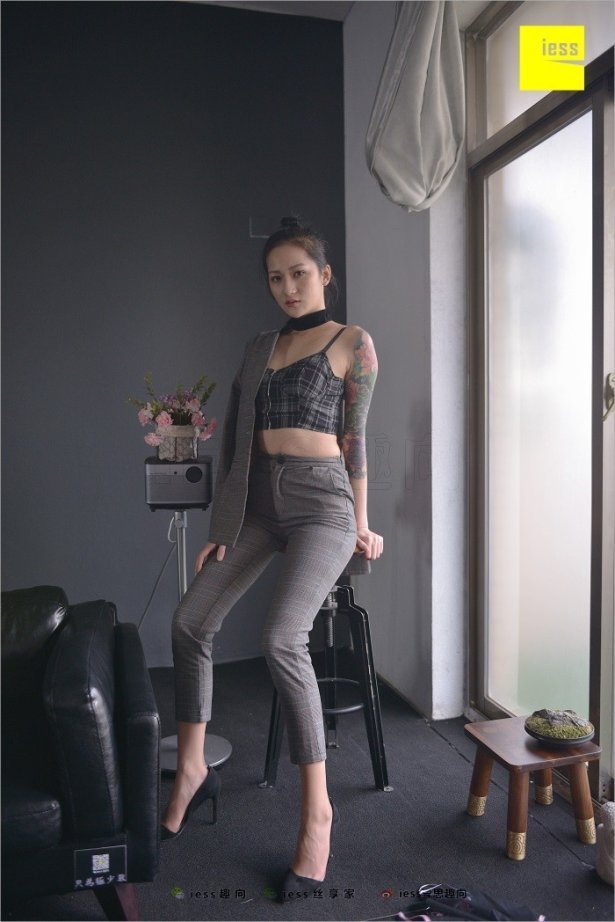 [IESS异思趣向] 2018.06.20 丝足便当241：《短网袜、长裤与职场》潇潇 [99P/208MB]-萌图网