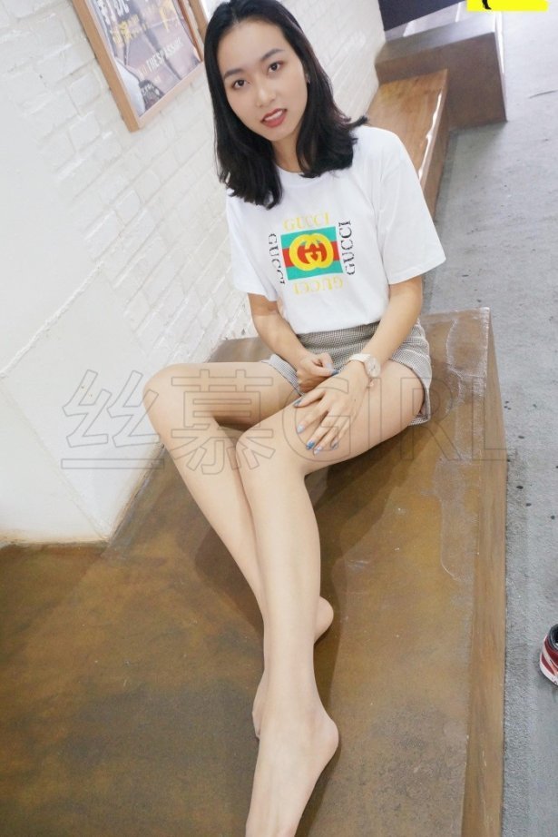 丝慕写真 第003期 模特：三万姐《秋风黑丝与长腿的故事》[87P/116MB]-萌图网