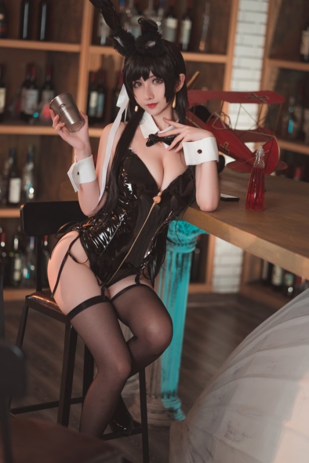 知名动漫Coser@rioko凉凉子 爱宕兔女郎 [33P/458MB]-萌图网