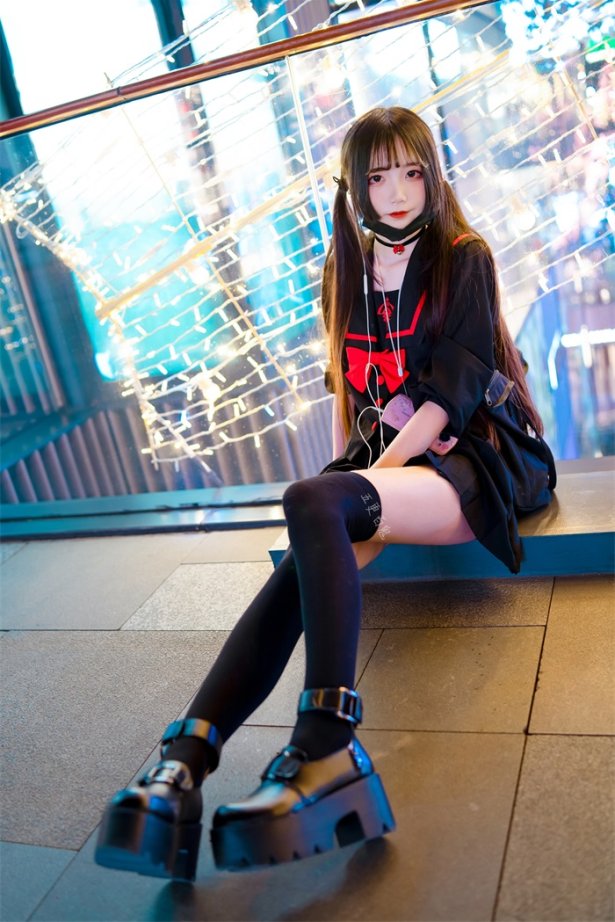 微博红人Coser@五更百鬼 制服 [15P/30MB]-萌图网