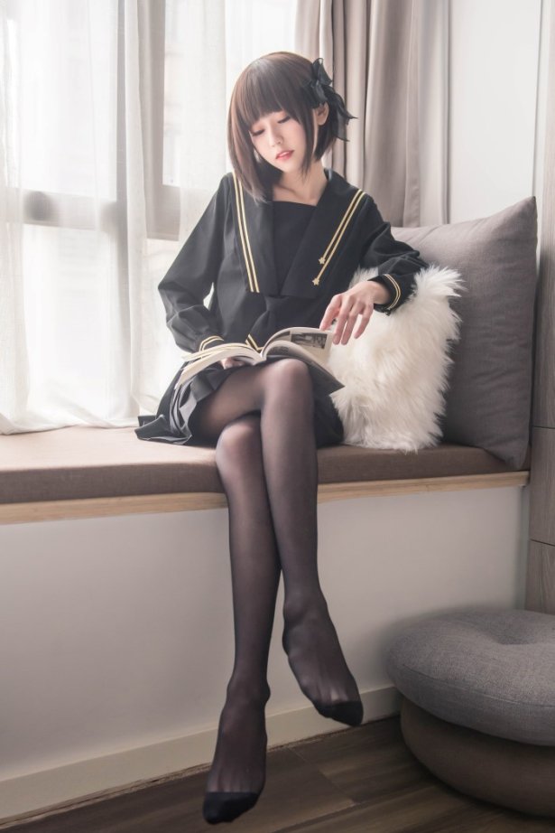 微博红人-动漫博主@你的负卿 – 窗台制服 [19P/129MB]