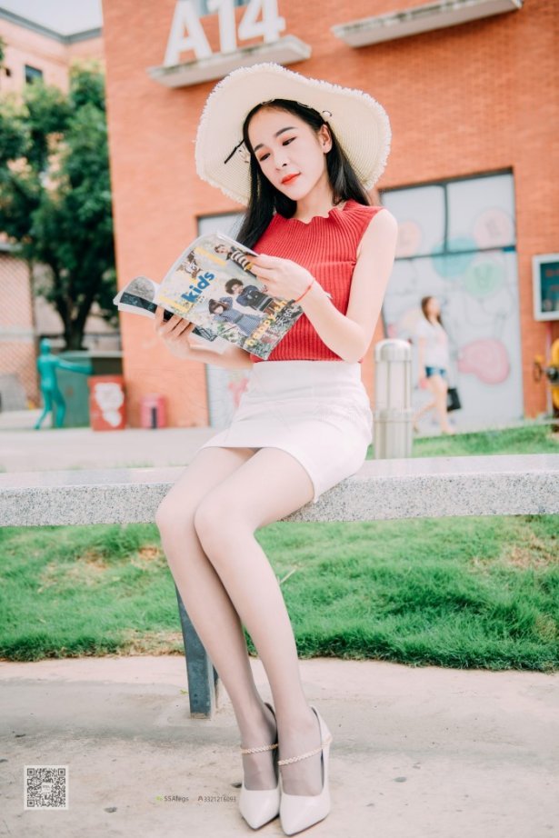 SSA丝社 第007期：nono偶遇街拍灰丝特辑 [99P/112M]-萌图网