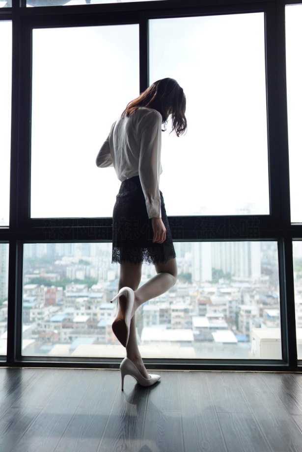 [KittyWawa袜小喵]KT207《窗前的骚动》 [59P/111MB]-萌图网