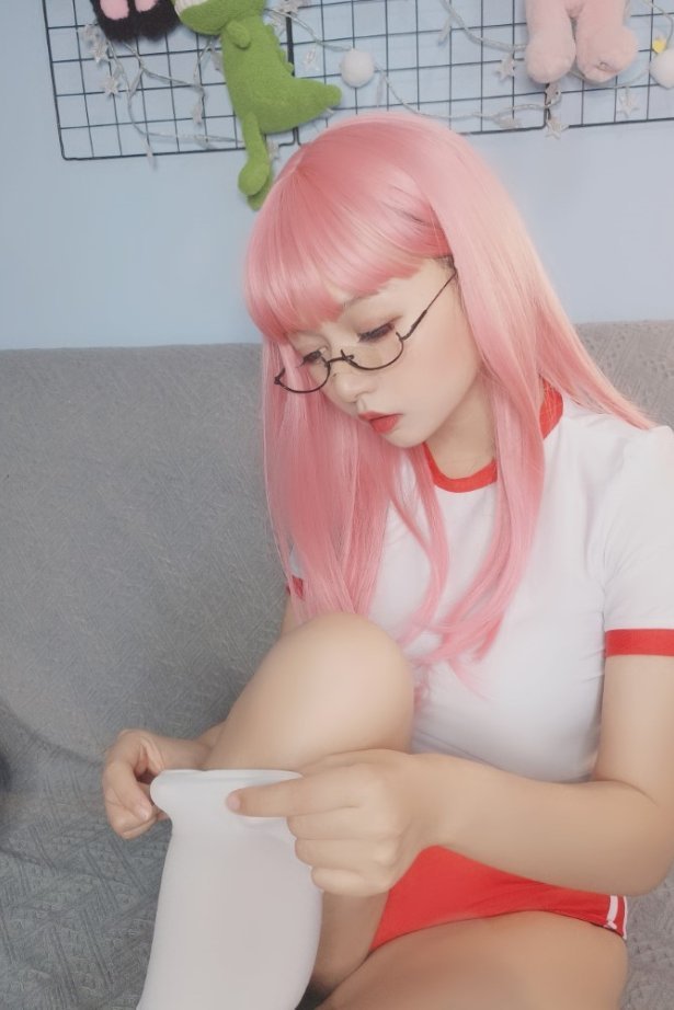 知名动漫博主@黑猫猫OvO - 体操服自拍 [16P/41MB]-萌图网