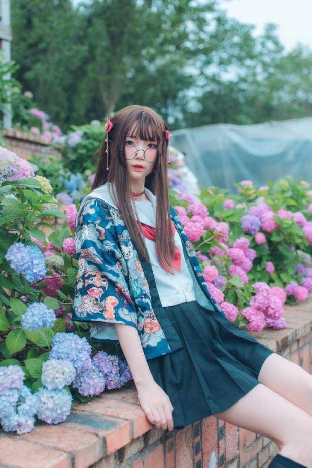 微博红人Coser@五更百鬼 无尽夏日 [6P/52MB]-萌图网