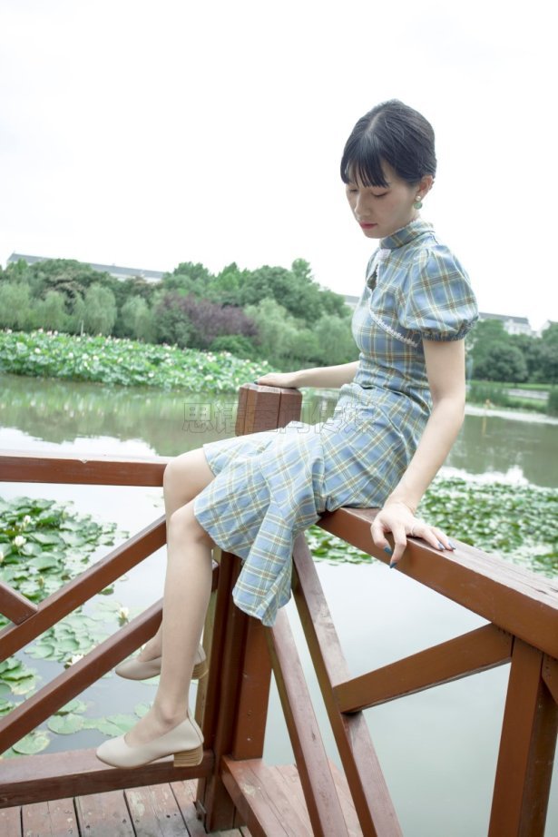 [SiHua思话] SH173 诗诗 旗袍肉丝女孩逛公园 [50P/89MB]-萌图网