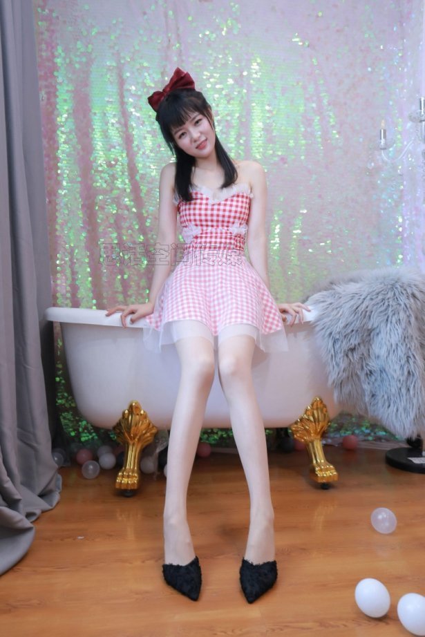 [SiHua思话] SH176 筱蝶 波波球上的美腿少女 [50P/94MB]-萌图网