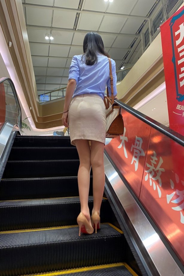 [KittyWawa袜小喵]KT233《悄悄跟上她》[90P/124MB]-萌图网