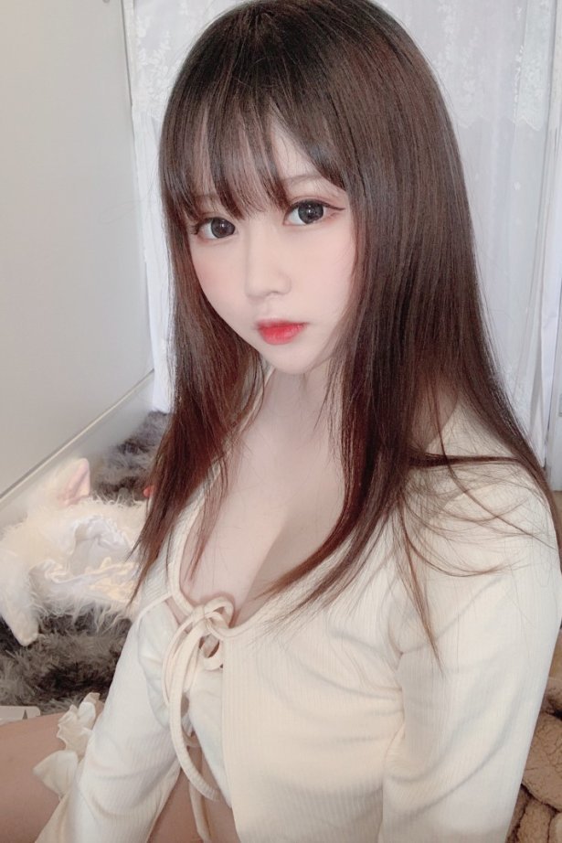 蜜桃少女是依酱呀 – 小白兔 [33P/50MB]-萌图网