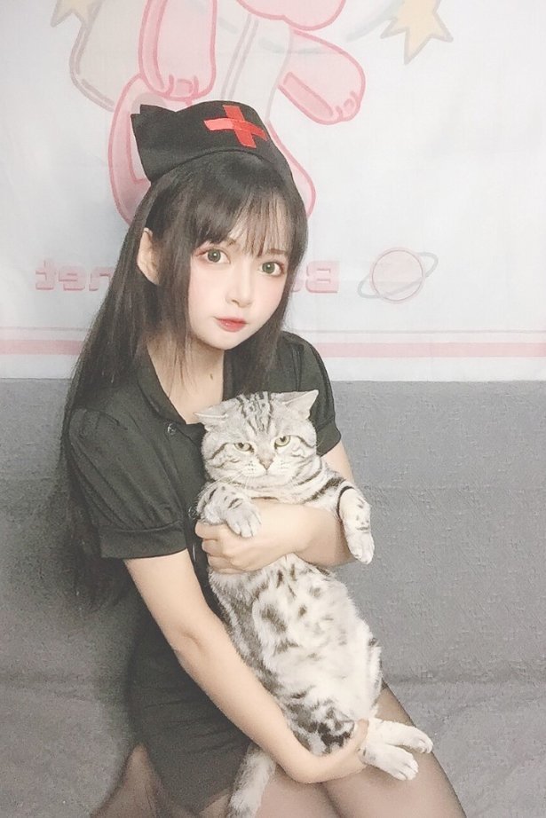 知名动漫博主@黑猫猫OvO – 护士喵自拍 [19P/9MB]-萌图网