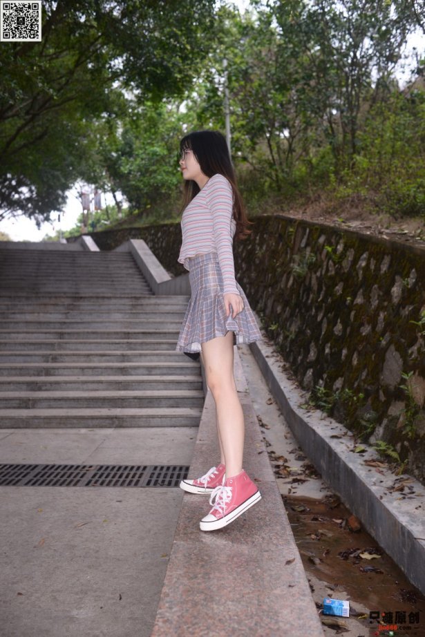 [只糖棉袜]NO.241 优米 应接不暇的惊喜里 [156P/733MB]-萌图网