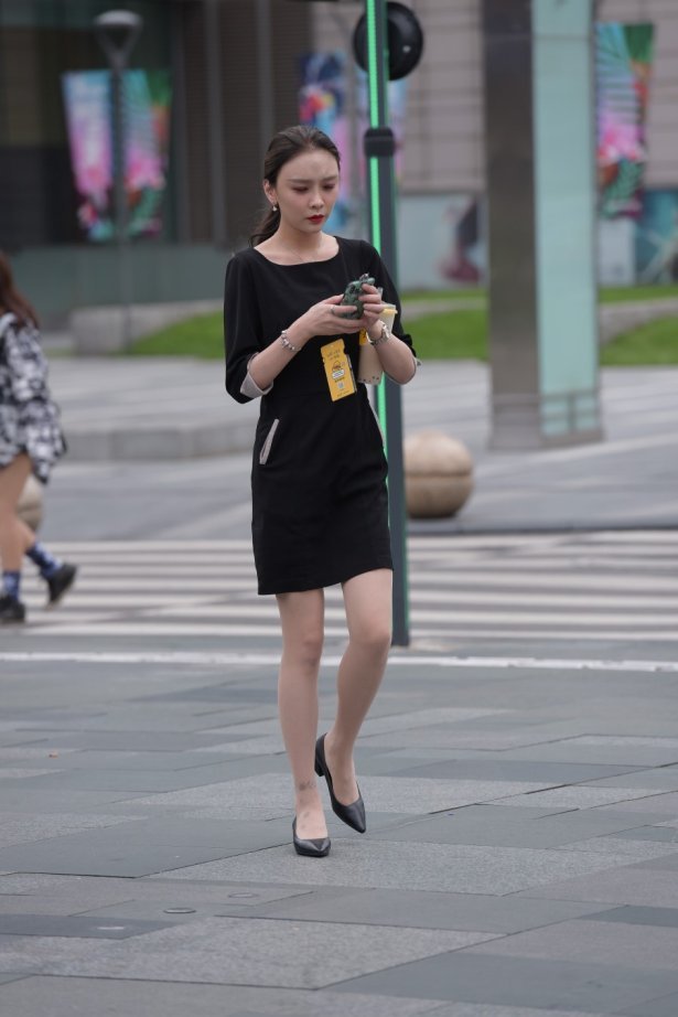 精选街拍 No.732 街拍黑色连衣裙小姐姐（一） [107P]-萌图网