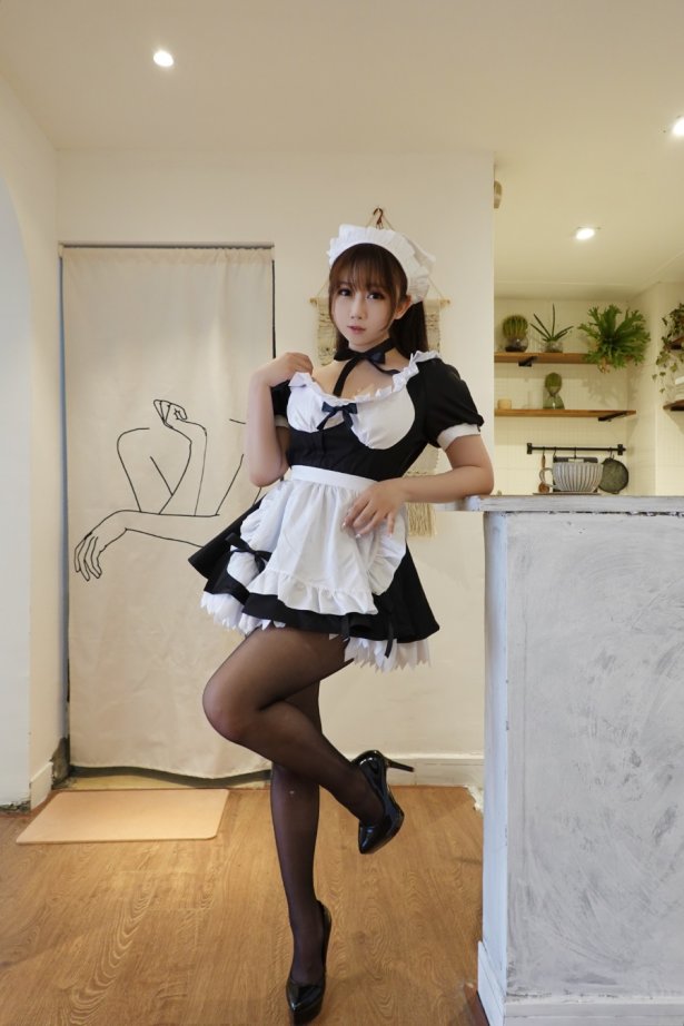 蜜桃少女是依酱呀 – 黑丝 女仆2.0 [26P/60MB]