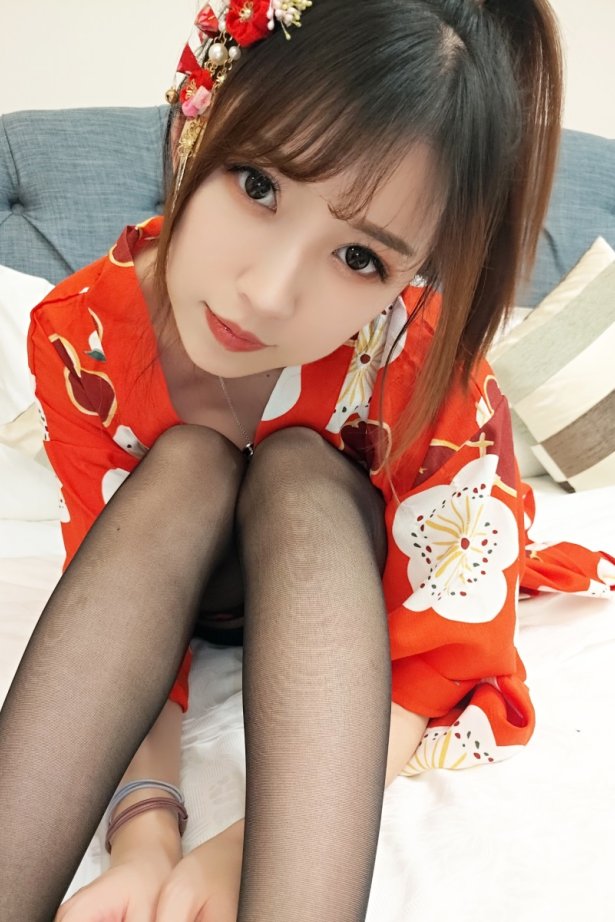 小女巫露娜 – 和服桃心黑色长筒袜 [44P/179MB]