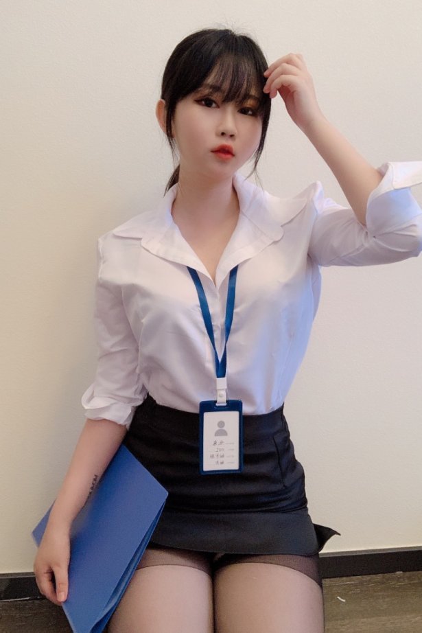 蜜桃少女是依酱呀 – 黑丝制服 [29P/57MB]-萌图网