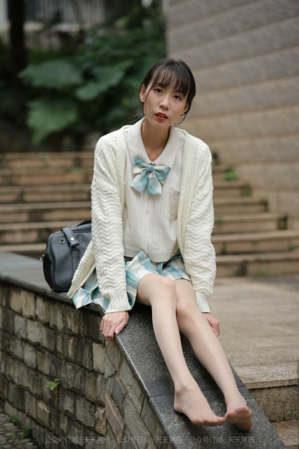 [IESS异思趣向] 耽丝 211013 团团的长腿JK装 [94P/124MB]-萌图网