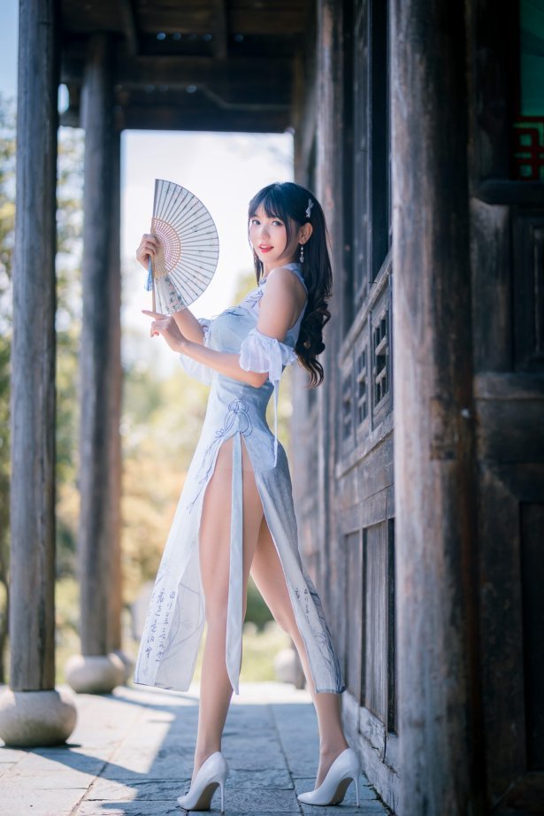 可爱妹子陆卿卿kyokyo – 蓝色旗袍 [24P/103MB]-萌图网