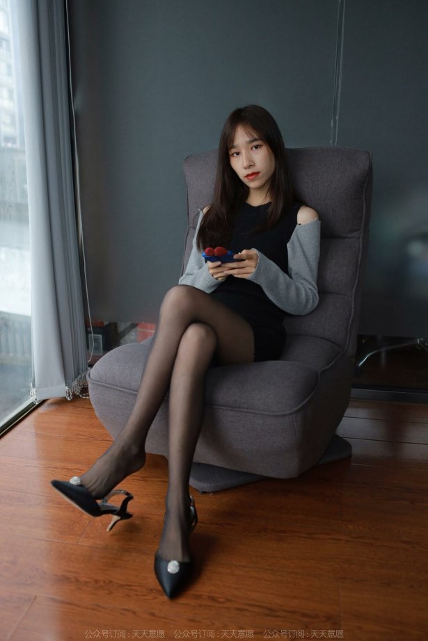 [IESS异思趣向] 耽丝 220215 沙发上的嘿丝美子 [97P/108MB]-萌图网