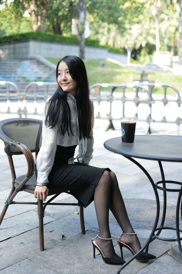 [IESS异思趣向] 2022.02.11 丝享家1002：婉萍《性感OL窄裙》 [90P/105MB]-萌图网