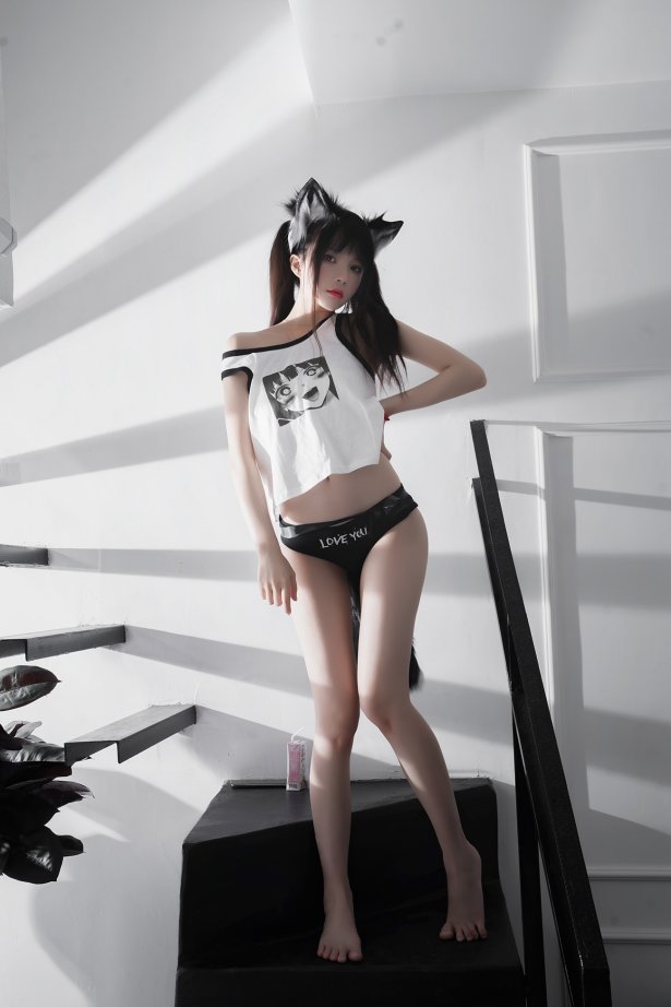 萝莉风COS 桜桃喵 – 狼崽崽[60P/1.1GB]-萌图网