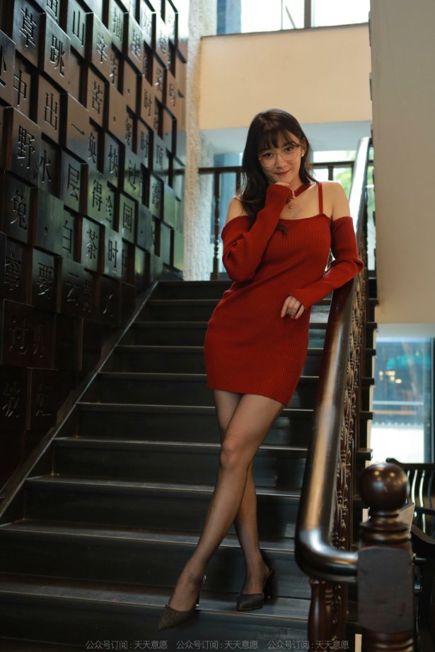 [IESS异思趣向] 耽丝 220420秋秋的撩人红裙 [85P/104MB]-萌图网