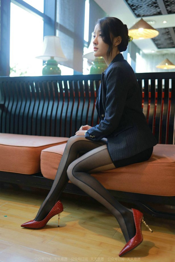 [IESS异思趣向] 2022.04.12 丝享家1057：婉萍《OL嘿丝玉姐》[93P/107MB]-萌图网