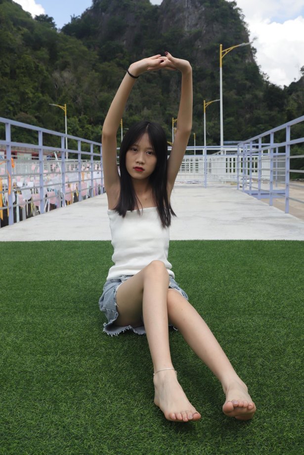 Pary摄影 NO.005 使出混身解数终于哄得表妹拍了套吊带美脚[172P/962MB]-萌图网