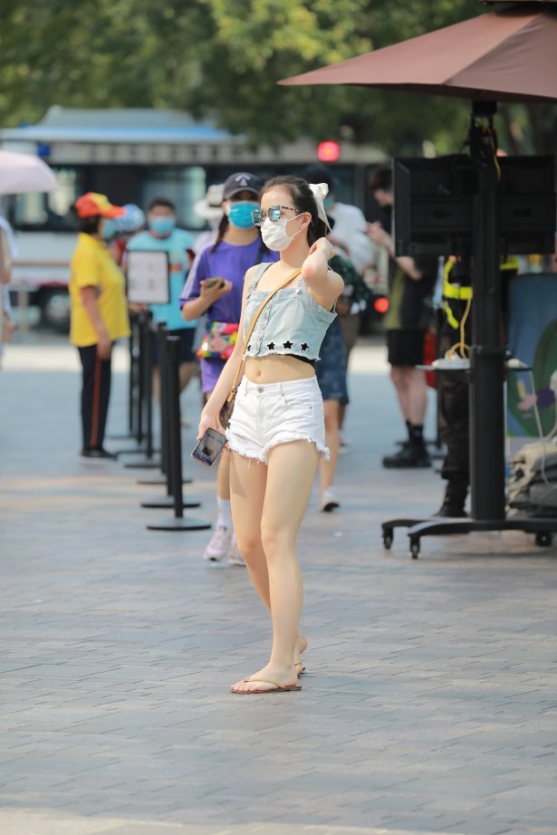 精选街拍 No.1487 玻璃街拍作品 - 热裤YY清纯小妹[226P/240MB]-萌图网