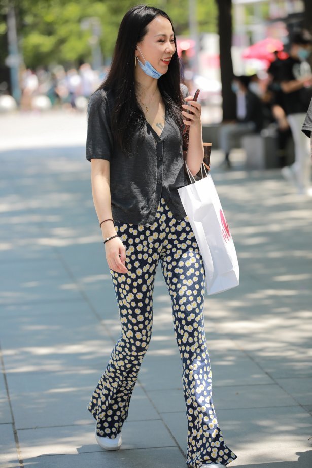 精选街拍 No.1482 玻璃街拍作品 - 紧身裤职场小姐姐[83P/114MB]-萌图网