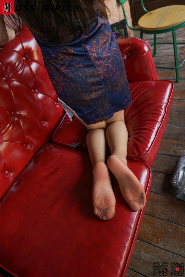 [MussGirl慕丝女郎]NO.330 红色沙发B [97/133MB]-萌图网