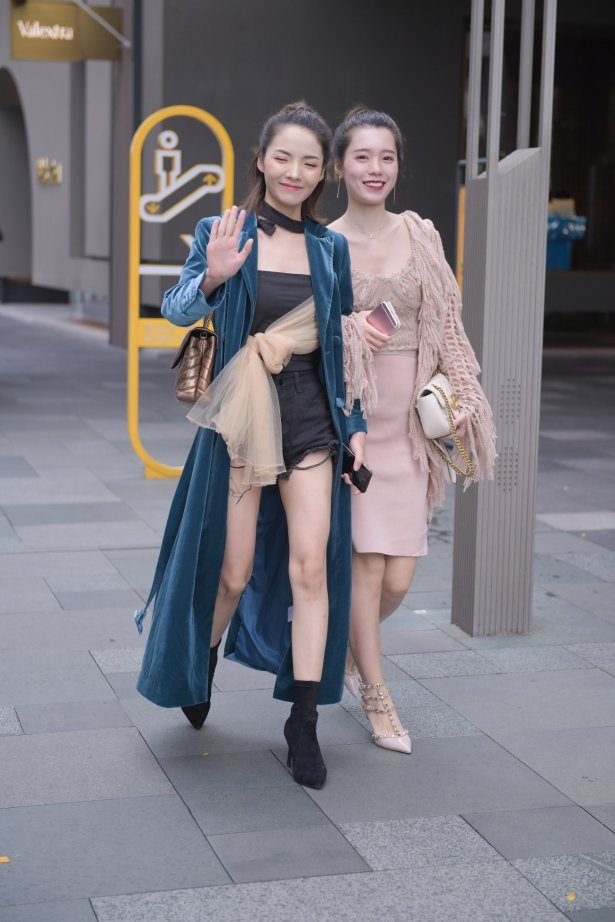 精选街拍作品 NO.1587 摄神街拍作品 – 两大小仙女[154P/222MB]-萌图网