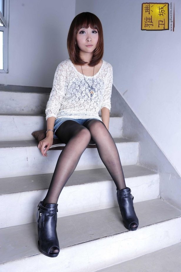 雅典卫城 041 媚眼含羞合，丹唇逐笑开。风卷葡萄带，日照石榴裙 [97P/66M]-萌图网