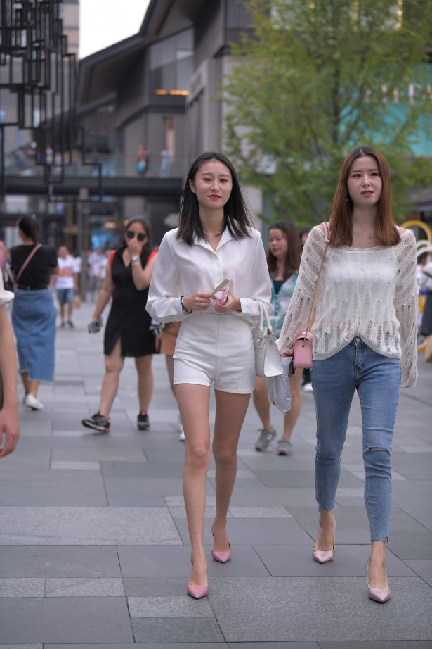 精选街拍作品 NO.1754 魂魂街拍作品 - 性感长腿小姐姐[11P/14MB]-萌图网