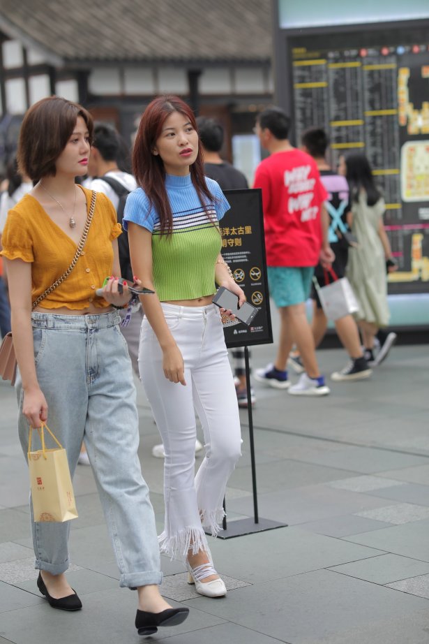 精选街拍作品 NO.1752 凯恩街拍作品 - 白裤少妇[33P/35MB]-萌图网