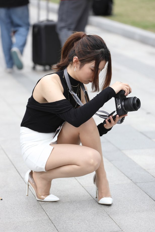 精选街拍作品 NO.1704 辉辉街拍作品 - 灰色丝袜摄影师[156P/141MB]-萌图网