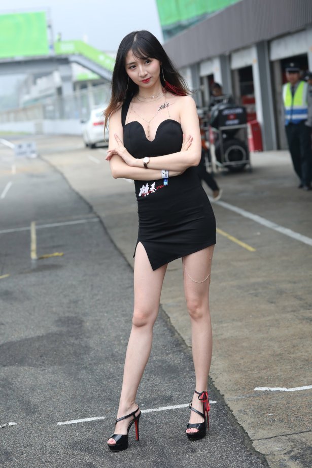 精选街拍作品 NO.1750 Kol街拍作品 – 极品美腿玩几年[180P/144MB]-萌图网