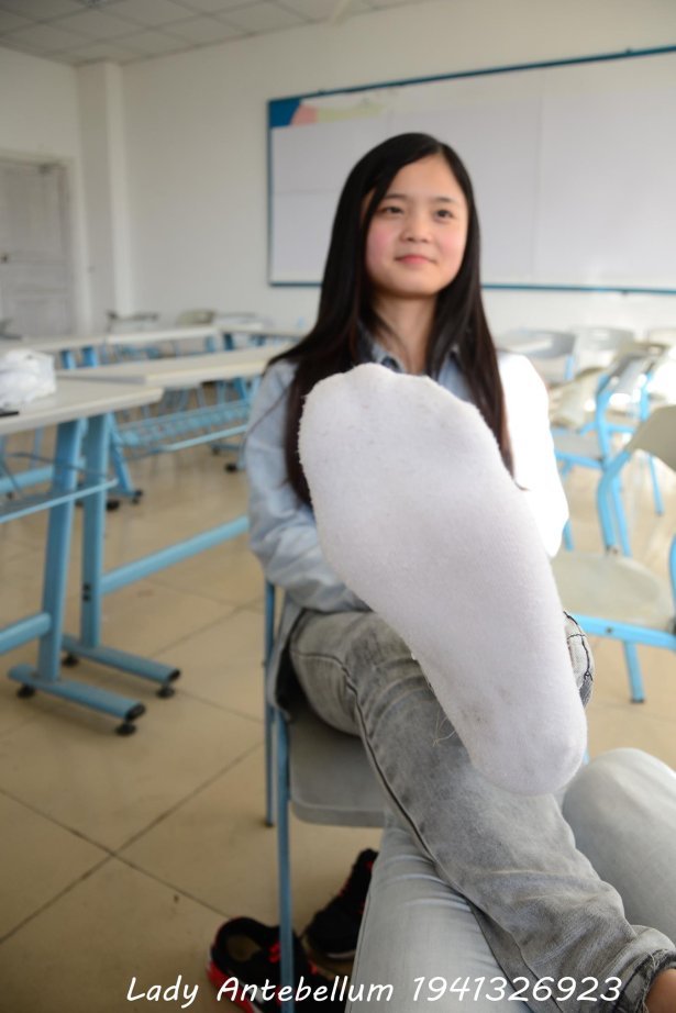 [战前女神] 美腿美足精品摄影套图 076 [52P/78MB]-萌图网