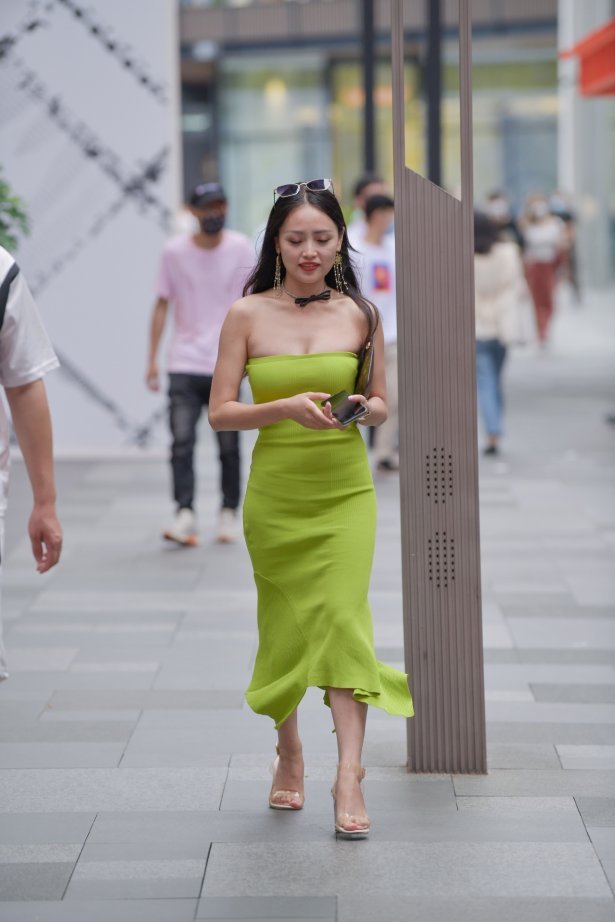 精选街拍作品 NO.1801 视觉冲击街拍作品 - 抹胸美小姐姐 [48P/63MB]-萌图网