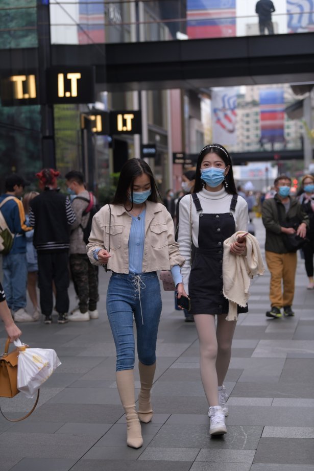 精选街拍作品 NO.1809 视觉冲击街拍作品 - 身材不错的紧牛小姐姐[132P/156MB]-萌图网