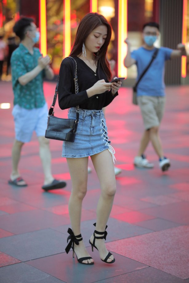 精选街拍作品 NO.1784 凯恩街拍作品 - 短裙小美女[31P/27.4MB]-萌图网