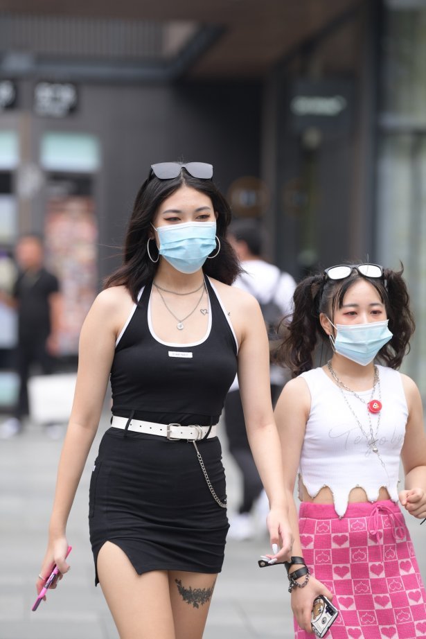 精选街拍作品 NO.1805 视觉冲击街拍作品 - 酷女孩[35P/41.4MB]-萌图网