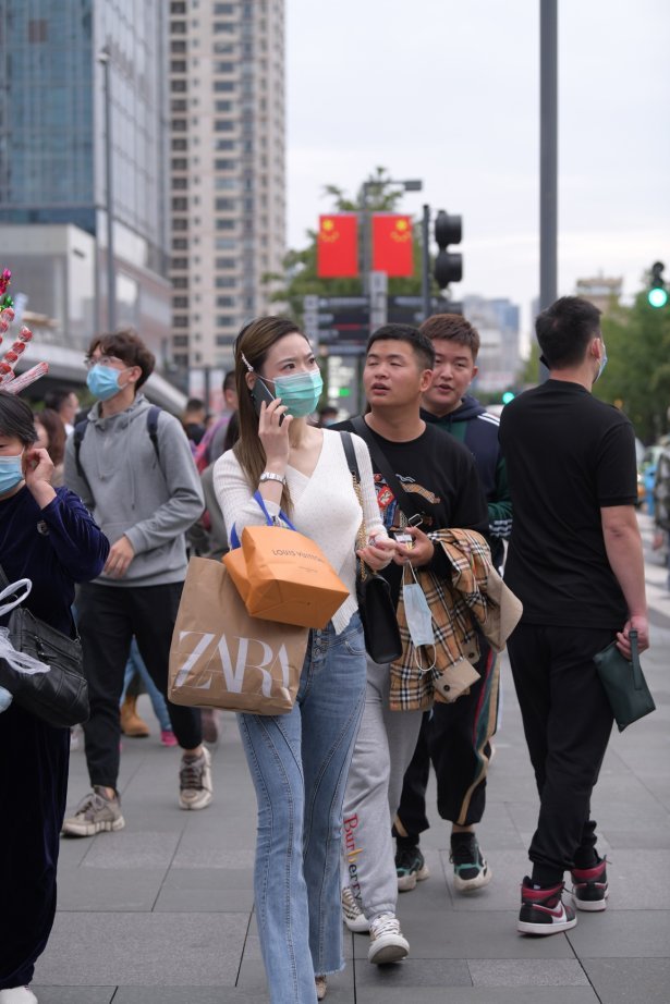 精选街拍作品 NO.1795 视觉冲击街拍作品 - 长腿紧牛小姐姐，身材真棒[105P/149MB]-萌图网
