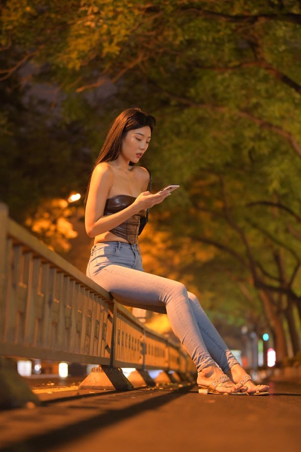 精选街拍作品 NO.1978 一始街拍作品 – 夜拍蓝色牛仔裤美女[276P/339MB]-萌图网