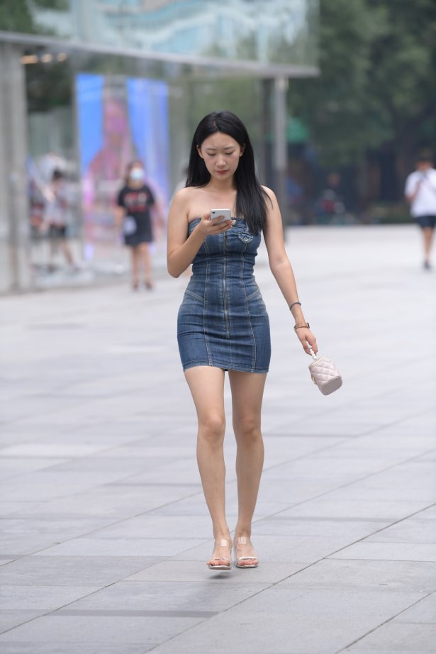 精选街拍作品 NO.2106 一始街拍作品 – 牛仔裙美女[321P/389MB]-萌图网
