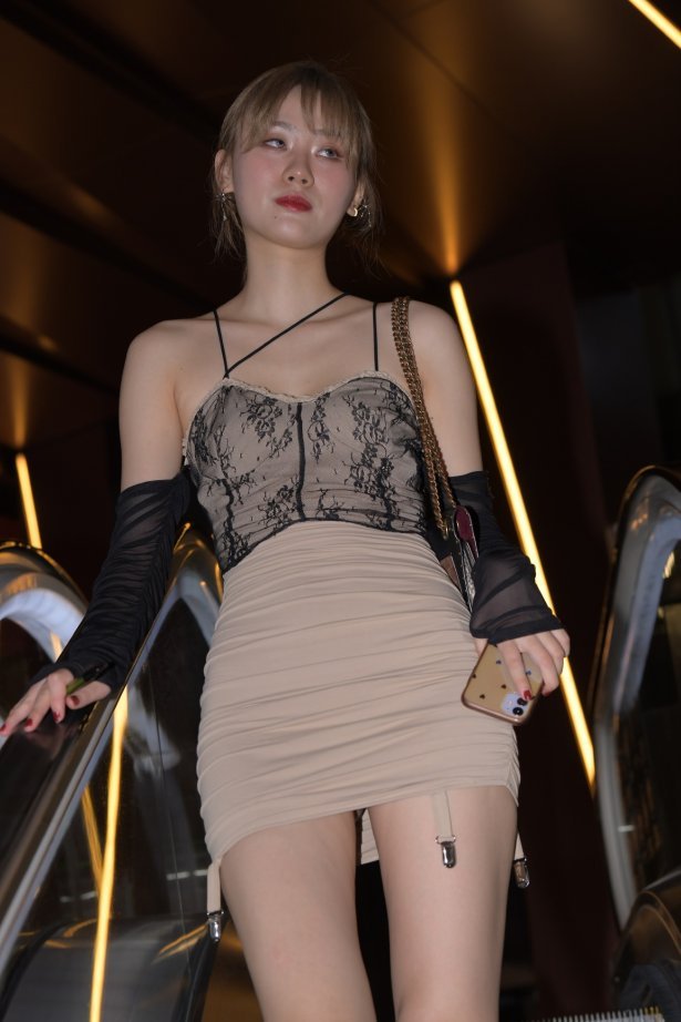 精选街拍作品 NO.2068 一只麋鹿摄影作品 - 肉色包臀裙美女[256P/277MB]-萌图网