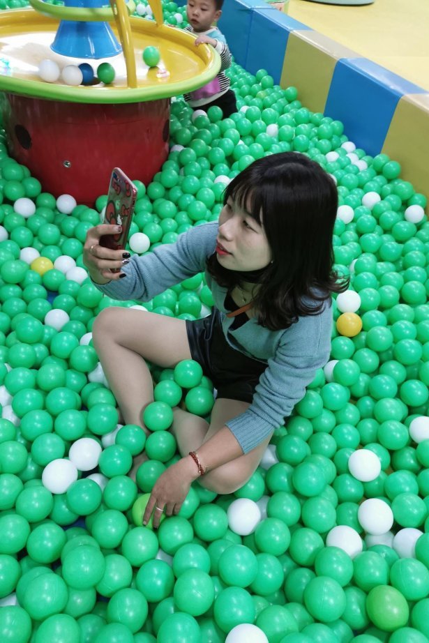 魔镜街拍 NO.057 亲子乐园 [130P/2V/1.43G]-萌图网