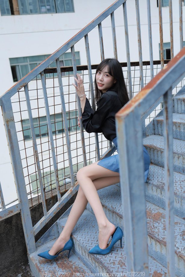 [IESS异思趣向] 2022.12.18 丝享家1302：团团《迷人的蓝色》[84P/106MB]-萌图网