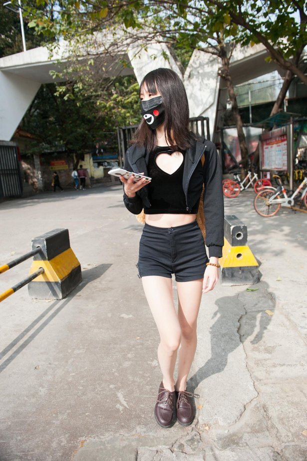 魔镜街拍 NO.132 足球场肉丝美腿小姐姐口罩掩盖不住你的微笑 [174P/336M]-萌图网