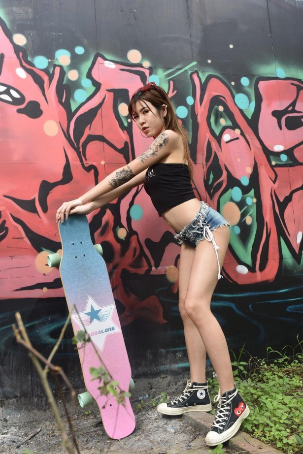 魔镜街拍 NO.128 滑板热裤小妹 [213P/181M]-萌图网